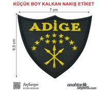 Adige Bayrak Nakışlı, Kalkan Şeklinde Etiket ( Küçük Siyah) 7 x 6,5 cm 